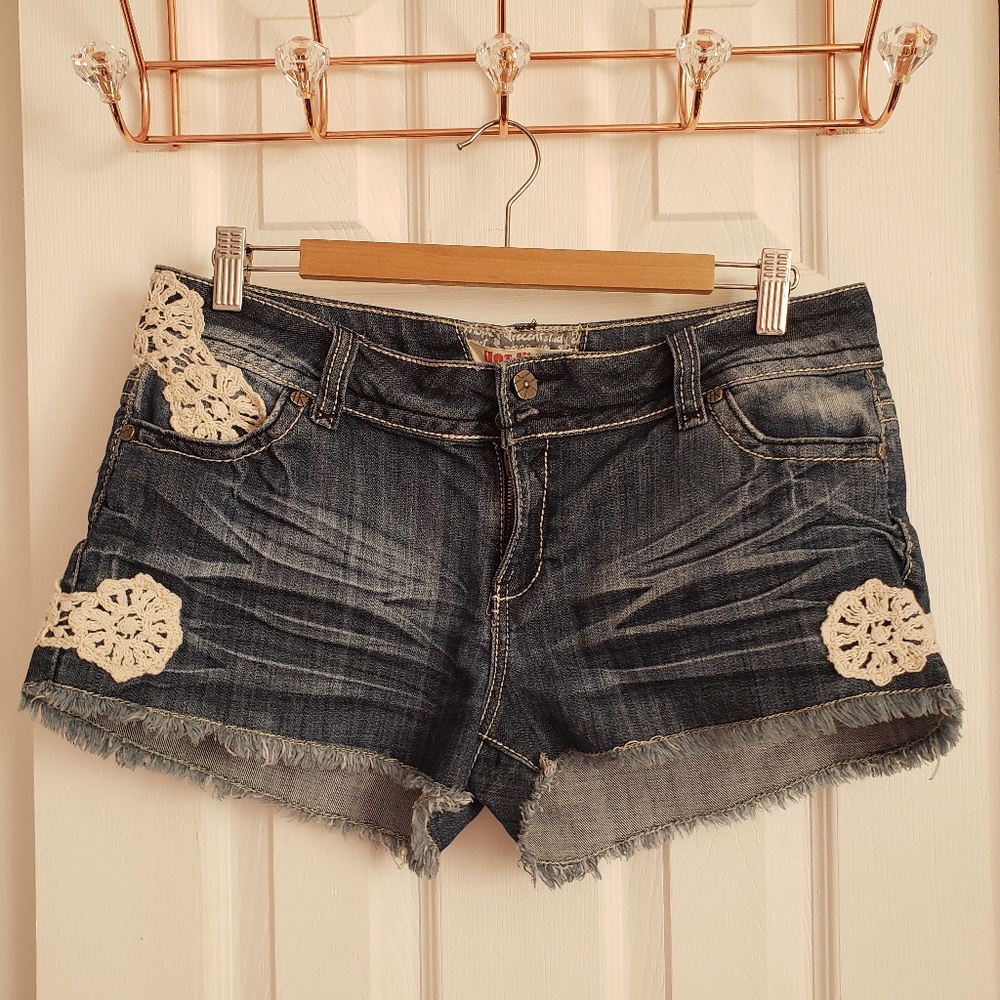 Hot Kiss Lace Applique Raw Edge Shorts Size Juniors 13 Distressed Wash